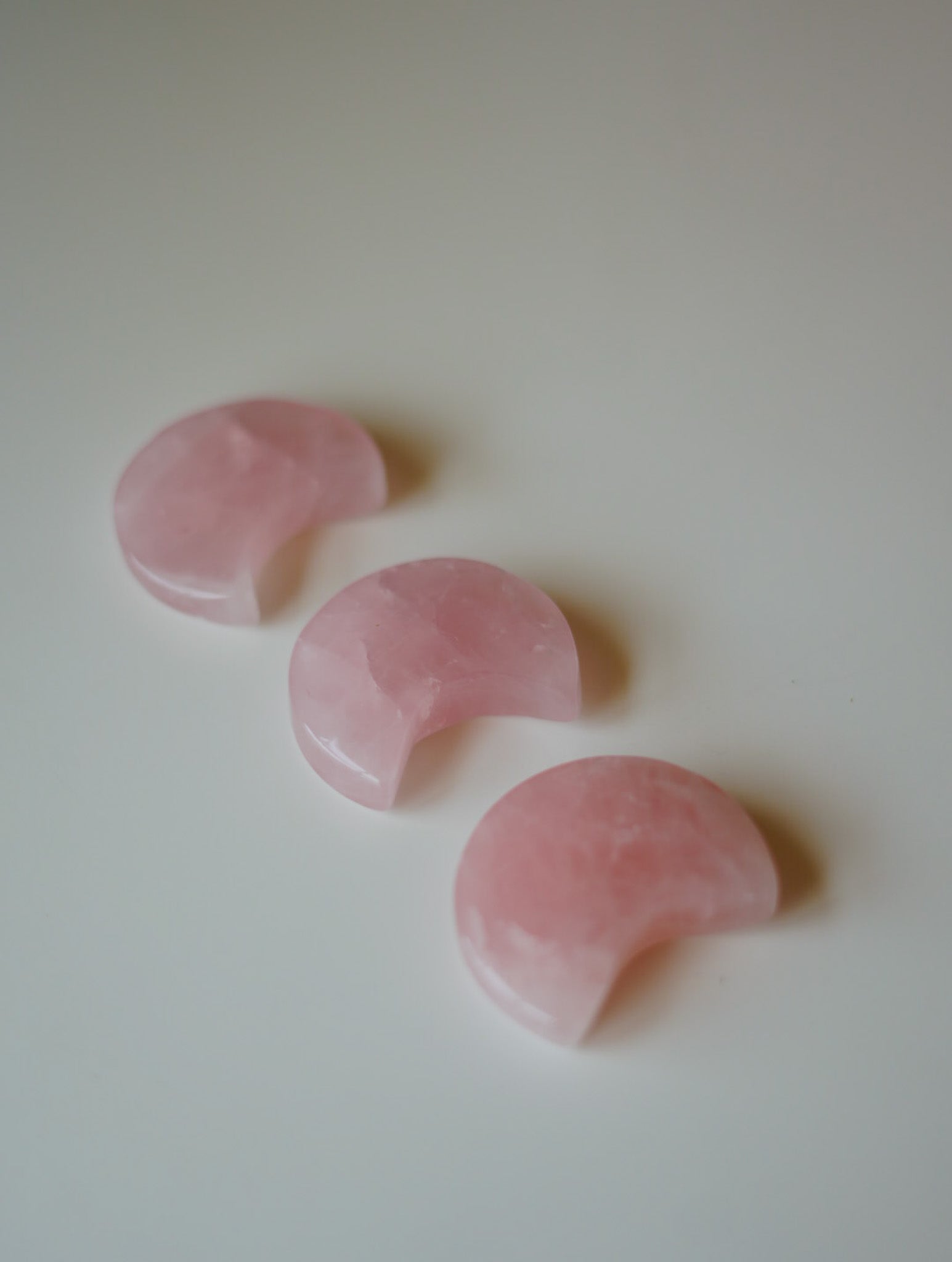 Luna de Cuarzo Rosa | Amor Lunar y Ternura