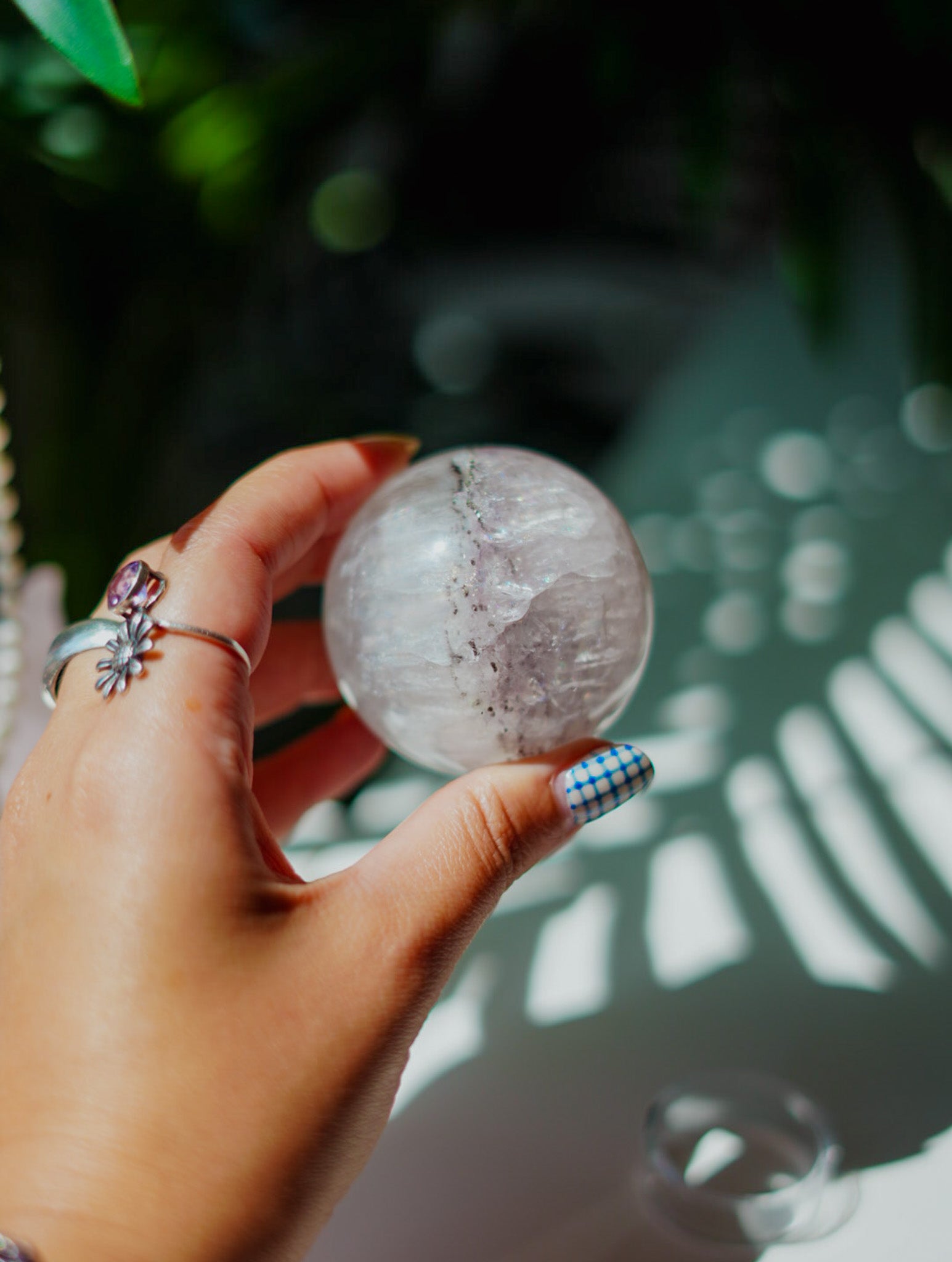 Esfera de Fluorita Blanca con Pirita | Pureza y Abundancia