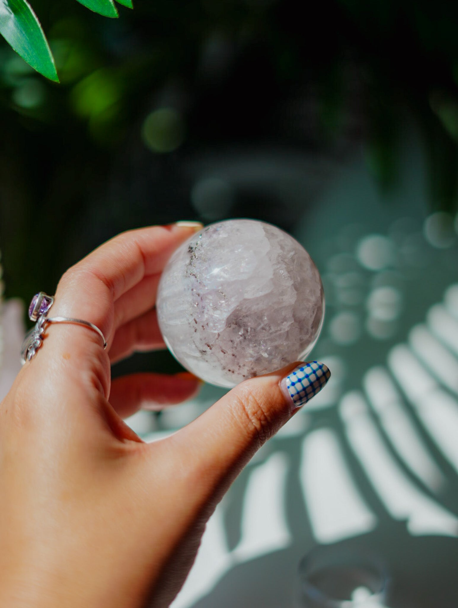 Esfera de Fluorita Blanca con Pirita | Pureza y Abundancia