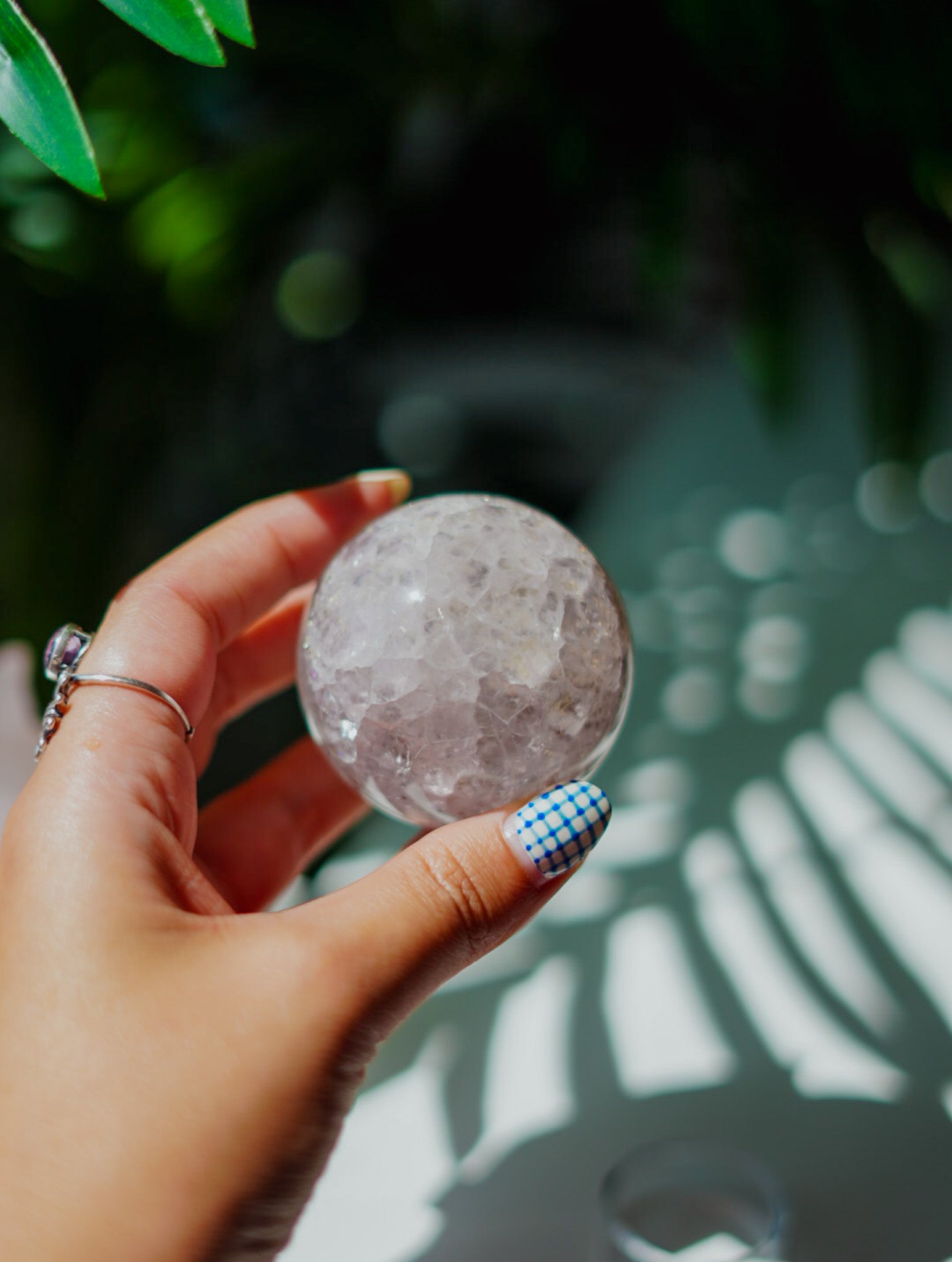 Esfera de Fluorita Blanca con Pirita | Pureza y Abundancia