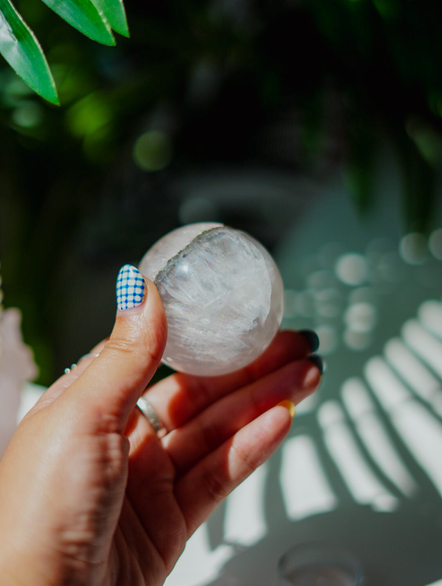 Esfera de Fluorita Blanca con Pirita | Pureza y Abundancia
