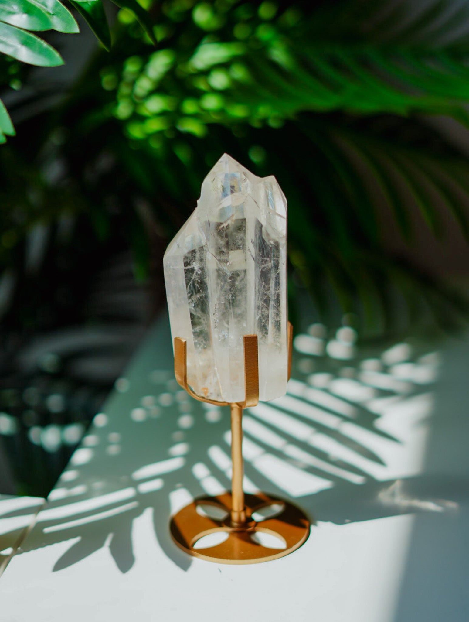 Punta Triple de Cuarzo Cristal en Stand
