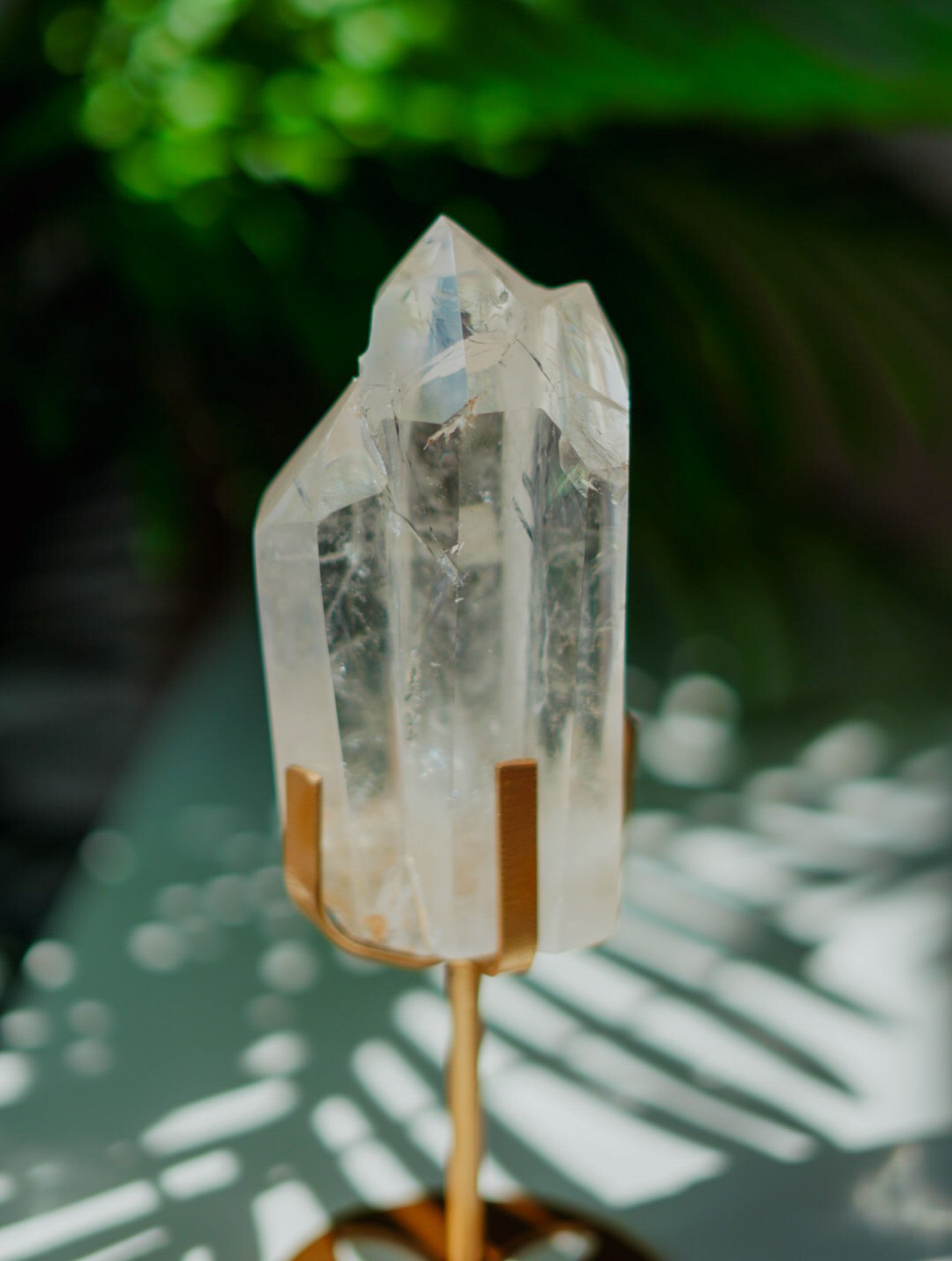 Punta Triple de Cuarzo Cristal en Stand