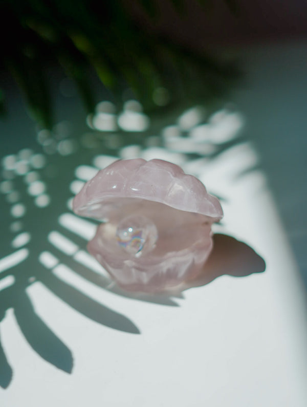 Concha de Cuarzo Rosa con Esfera de Cuarzo Cristal | Amor y Pureza