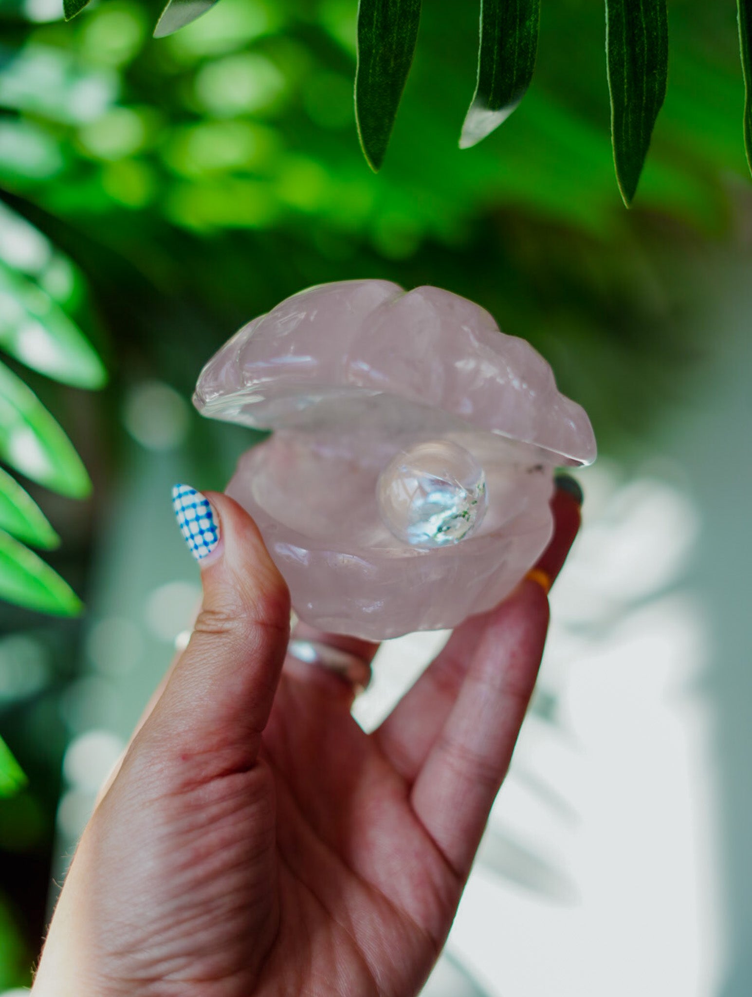 Concha de Cuarzo Rosa con Esfera de Cuarzo Cristal | Amor y Pureza