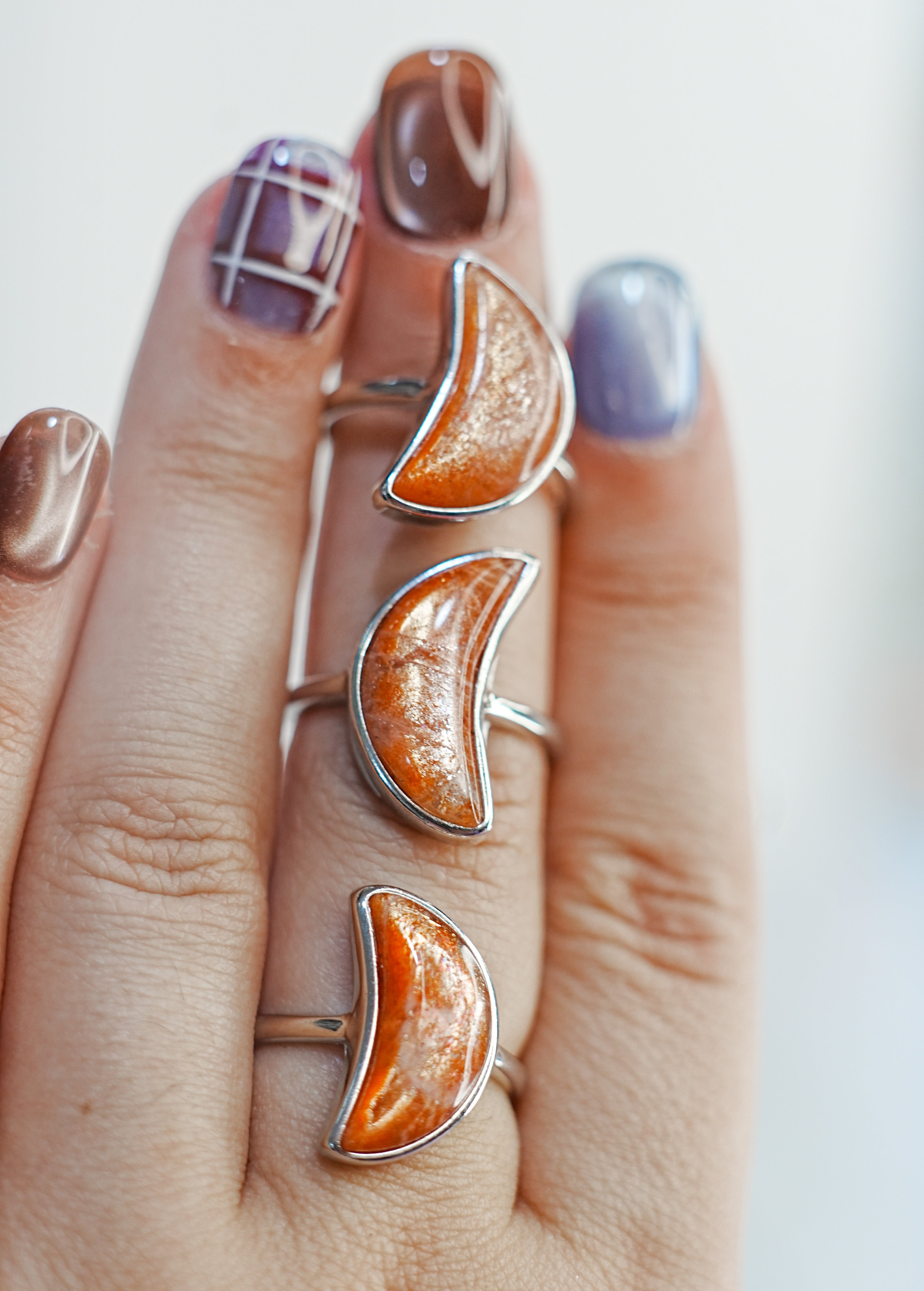 Anillo Luna con Piedra Sol – Brillo, Magnetismo y Poder