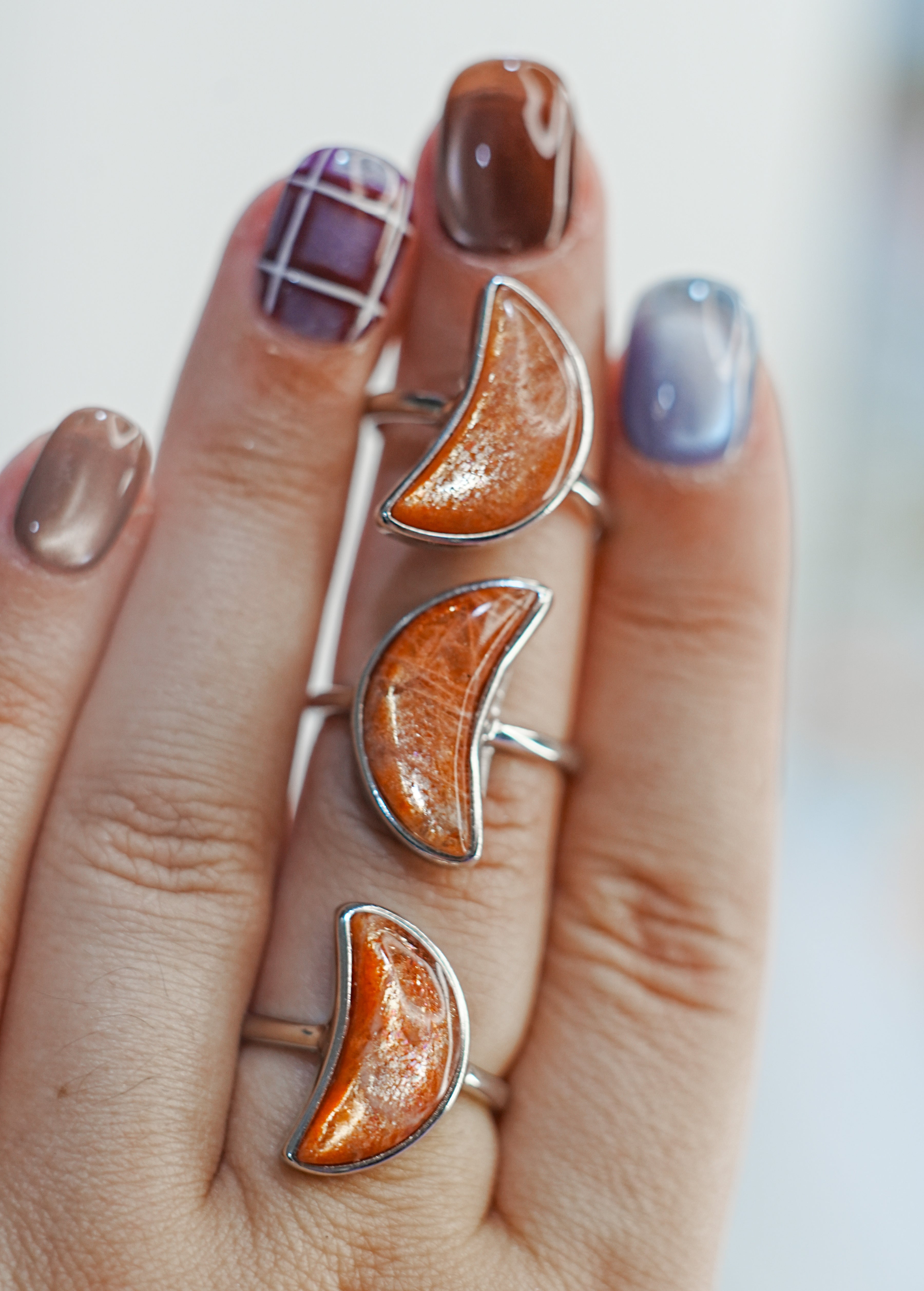 Anillo Luna con Piedra Sol – Brillo, Magnetismo y Poder