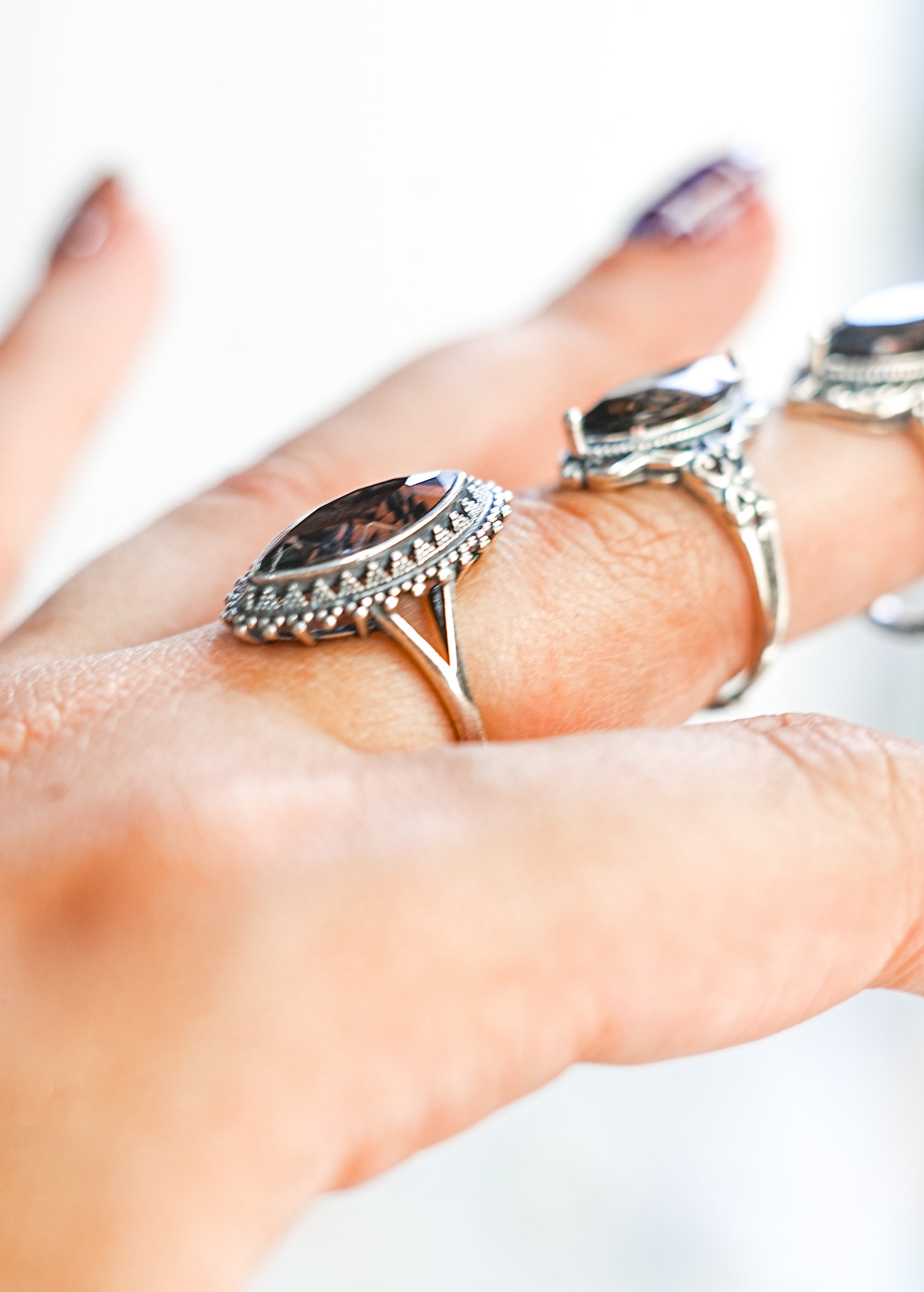 Anillo de Cuarzo Ahumado – Enraizamiento, Protección y Claridad