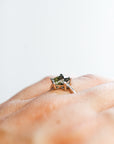 Anillo de Moldavita Estrella – Transformación y Conexión