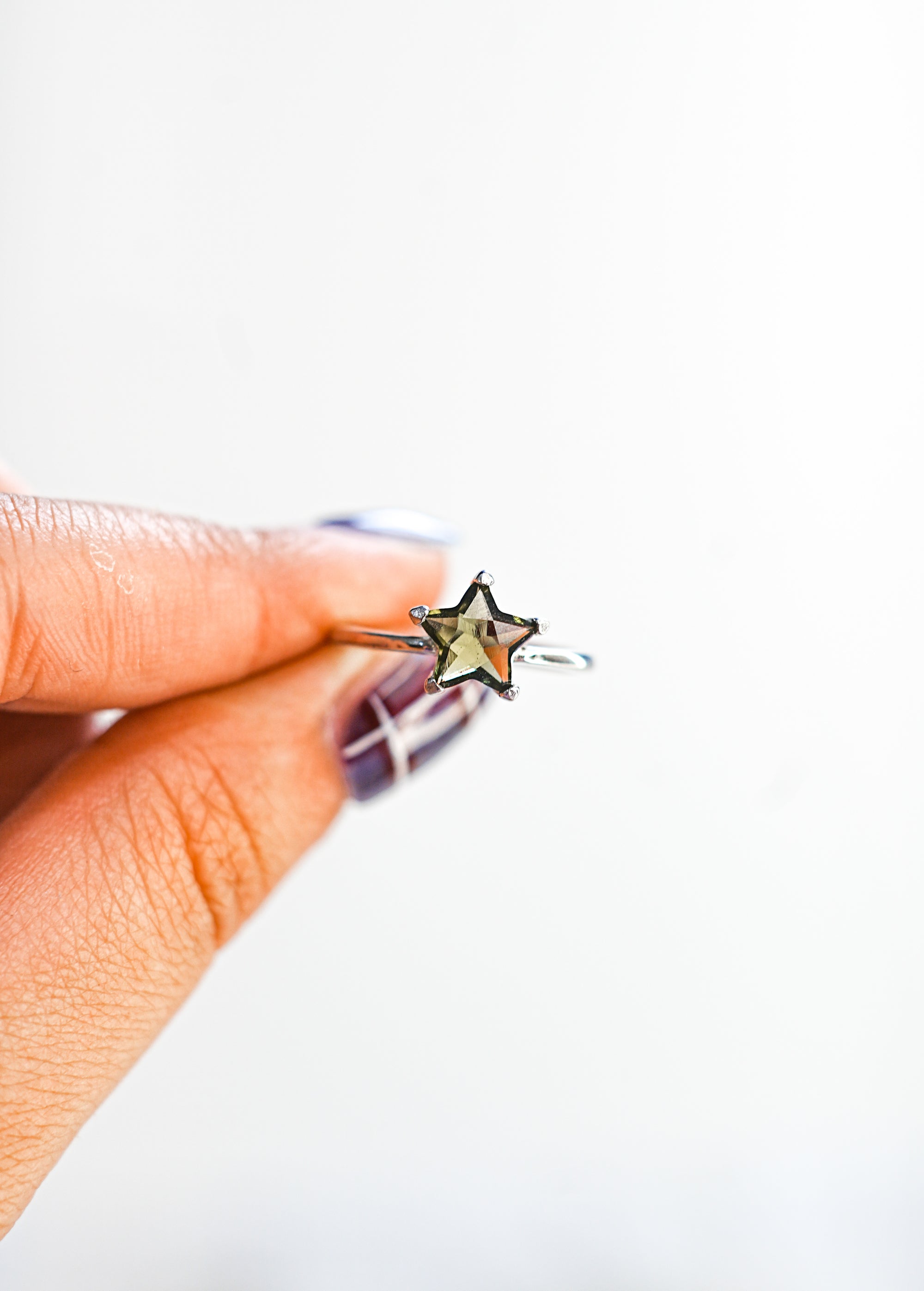 Anillo de Moldavita Estrella – Transformación y Conexión