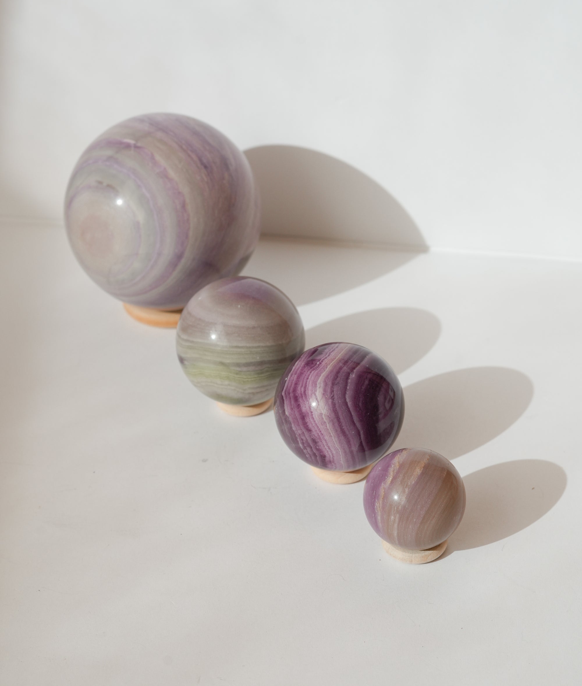 Esfera de Fluorita Seda – Calma, Claridad y Armonía Interior