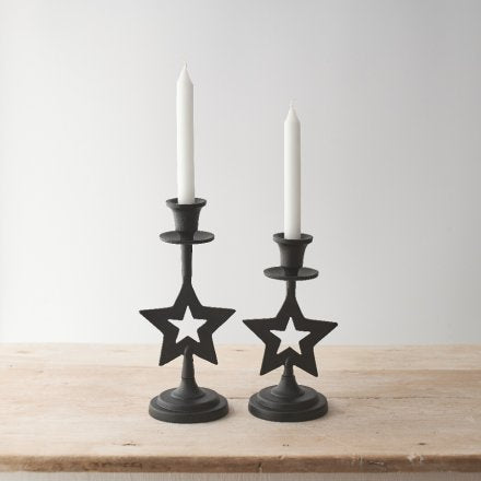 Candelabro de metal con estrella