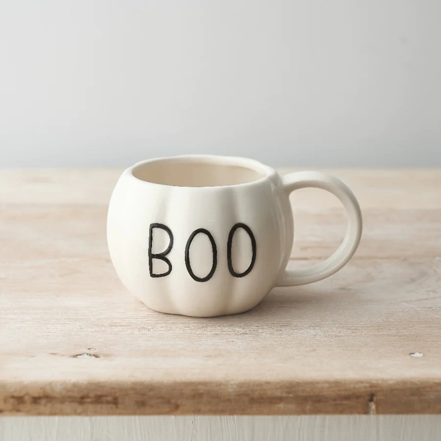 Taza con forma de calabaza “boo”
