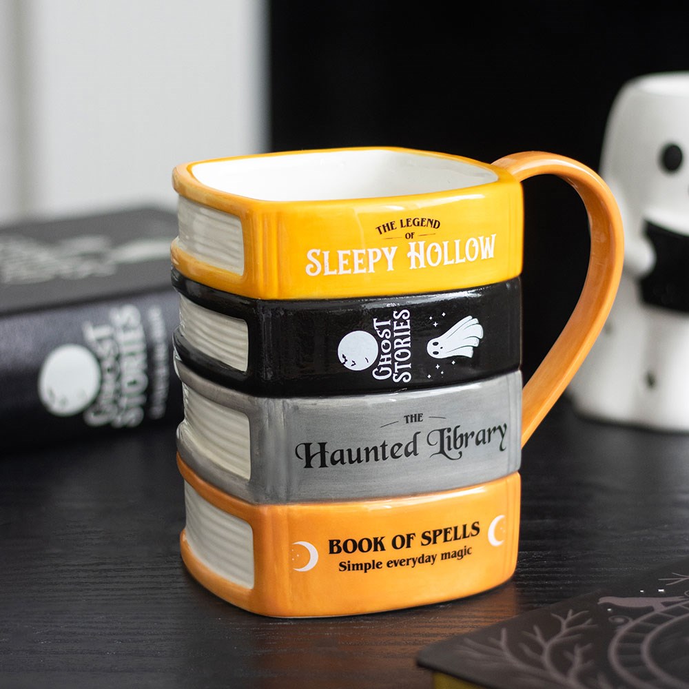 Taza de cerámica «La pila de libros de la biblioteca encantada»