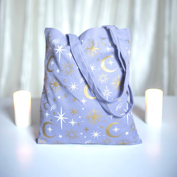 Bolso tote con estampado celestial y cielos en tonos morados pastel
