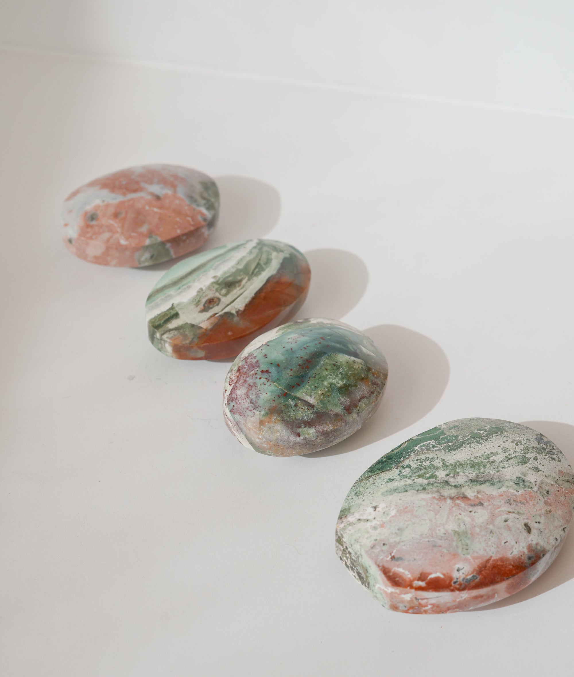 Palmstone de Jaspe Unicornio – Energía Positiva, Creatividad y Armonía
