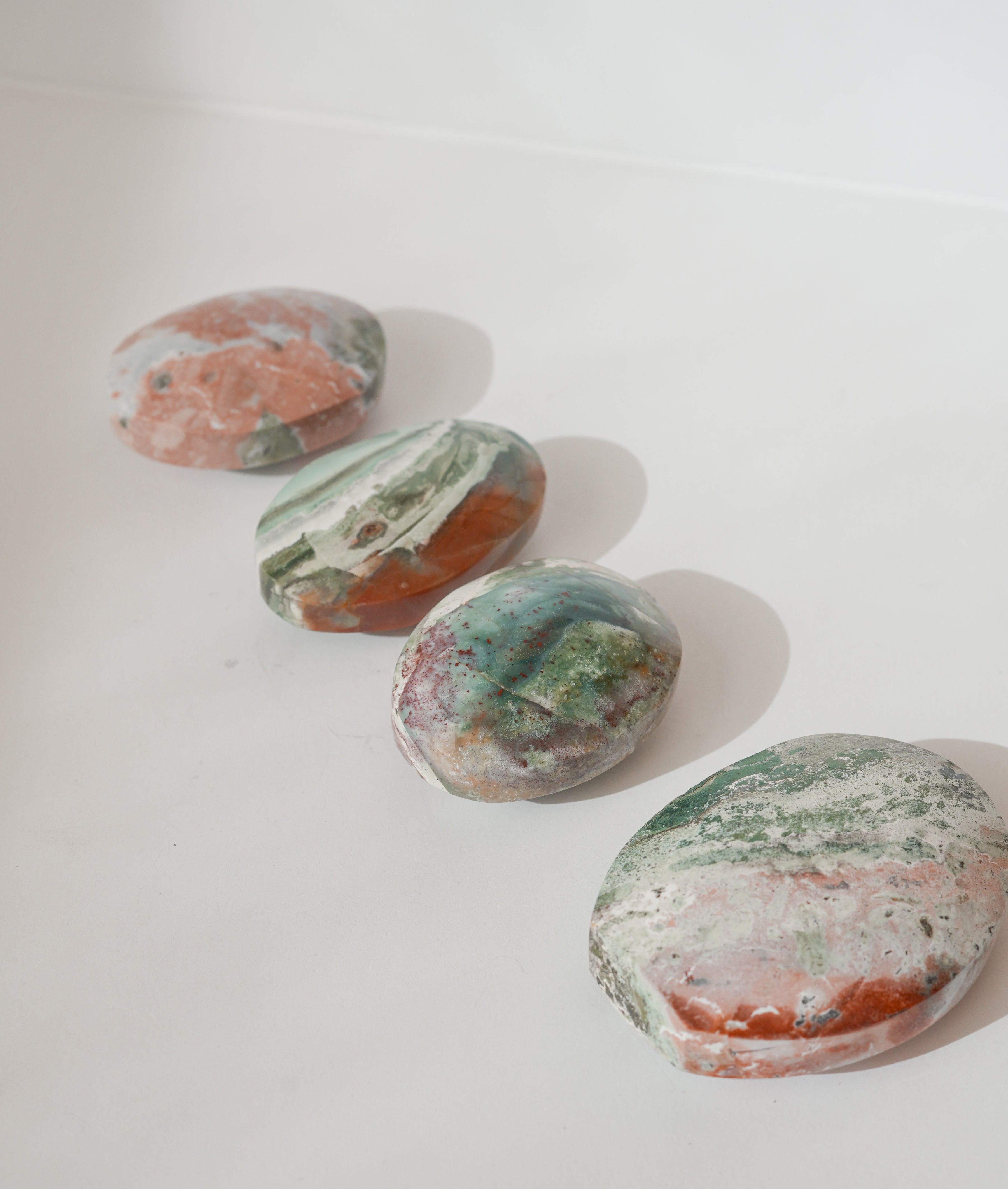 Palmstone de Jaspe Unicornio – Energía Positiva, Creatividad y Armonía