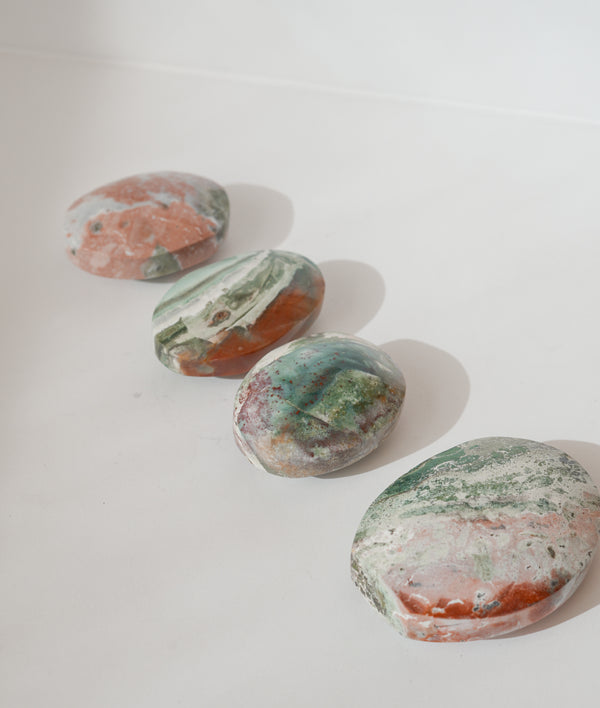 Palmstone de Jaspe Unicornio – Energía Positiva, Creatividad y Armonía