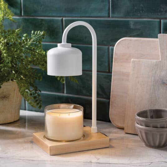 Lámpara arqueada blanca/madera